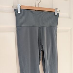 *SOLD* VUORI Leggings